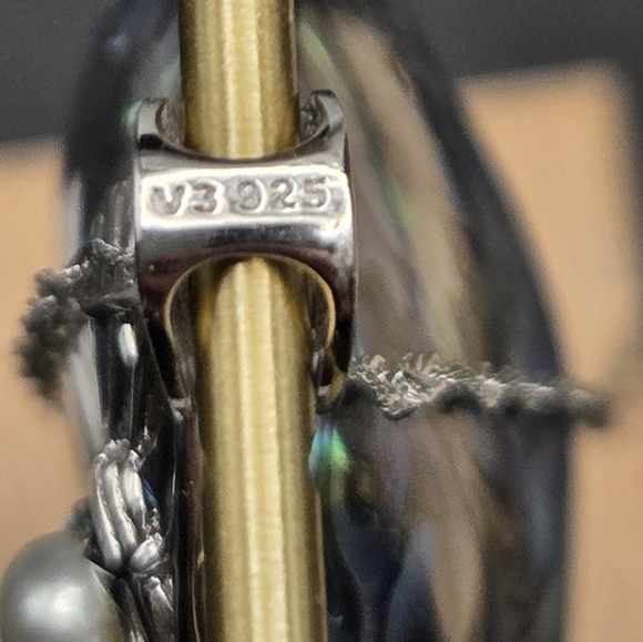 Abalone Silver and Pearl Pendant Necklace. 18" Chain. - Picture 6 of 7